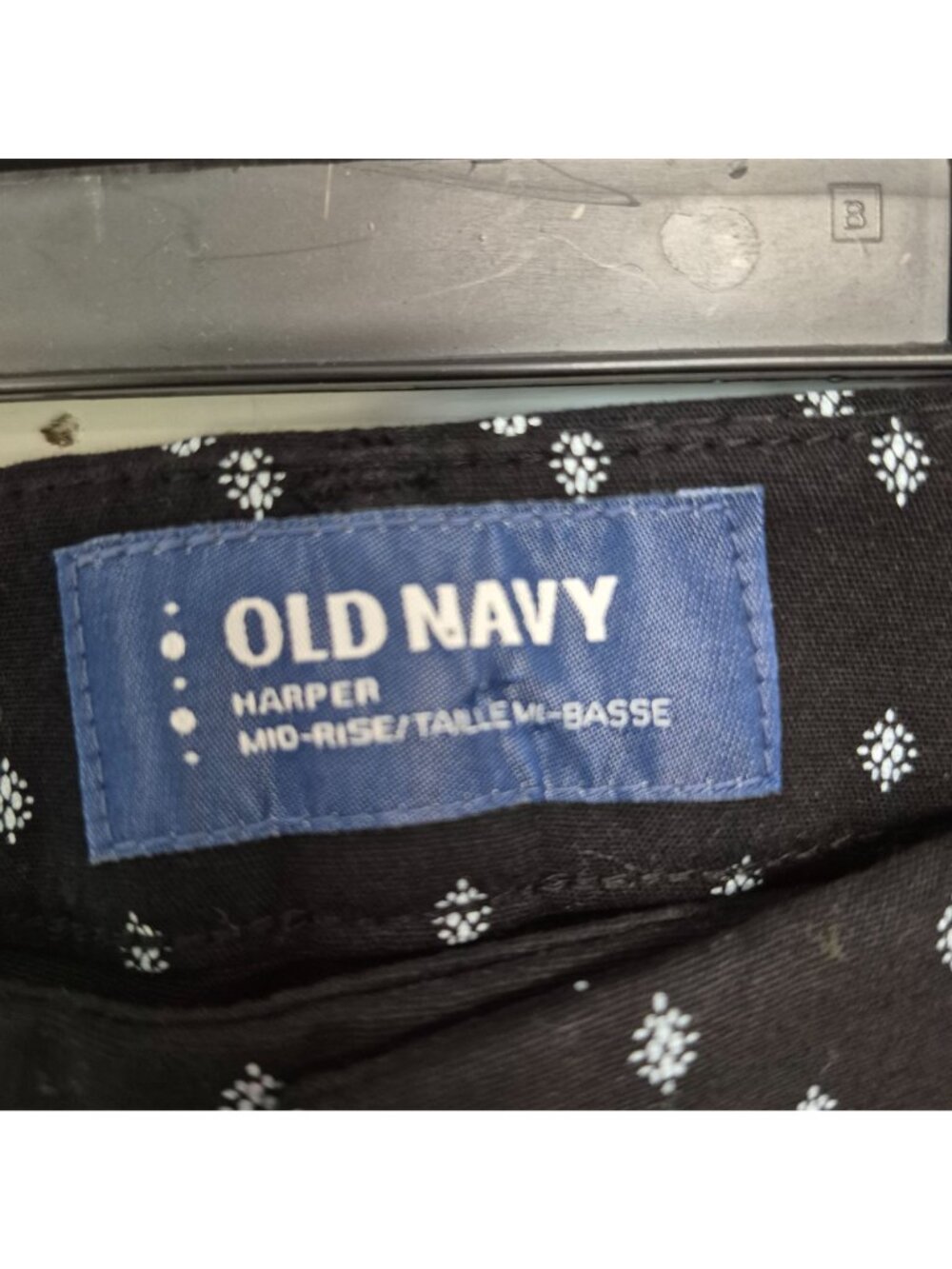 Old Navy Women's Harper Mid-Rise Black & White Polka Dot Capri Pants NWT - Picture 3 of 9